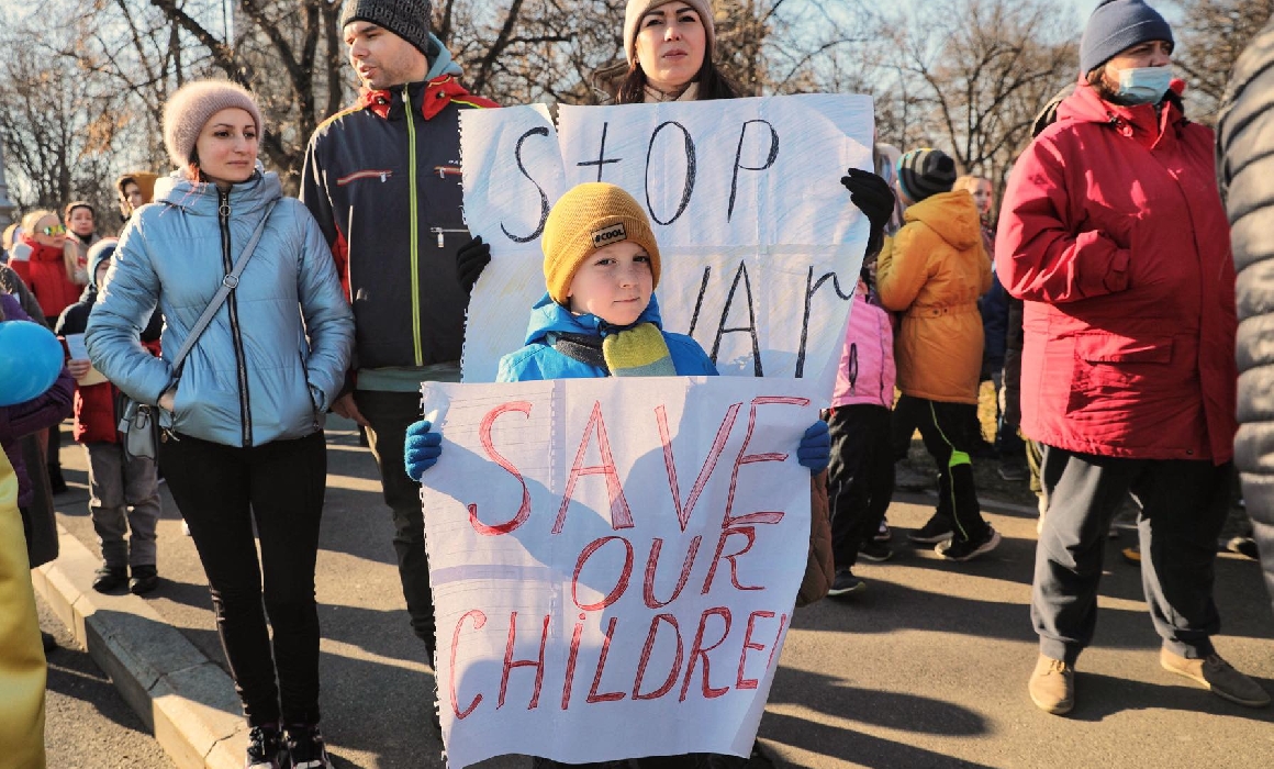Editorial. 365 de zile de suferințe pentru milioane de copii ucraineni. Susținerea noastră trebuie să continue, atât pentru copii români, cât și pentru cei refugiați