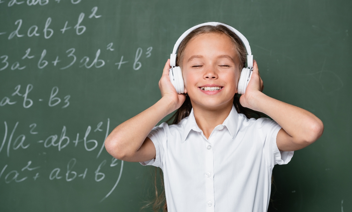 Orele de muzică te pot ajuta să obții rezultate mai bune la mate. „Să citești note muzicale înseamnă să faci matematică”