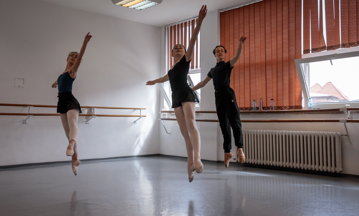 Elevii care își continuă studiile de balet în București: „Aici avem weekendurile libere. În Ucraina, profesorii ne spuneau că o să ne odihnim după ce ne construim o carieră”