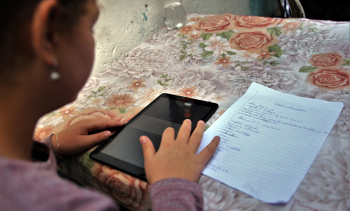 Editorial. Raportul privind digitalizarea educației: aproape 150 de mii de elevi încă n-au echipamente iar România nu are strategie