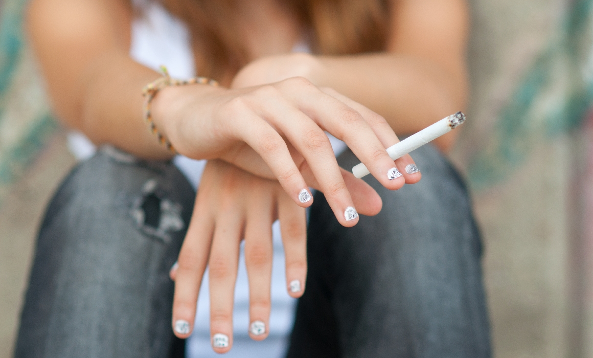 Ce efecte are creșterea de la 18 la 21 de ani a vârstei de la care se pot cumpăra țigări