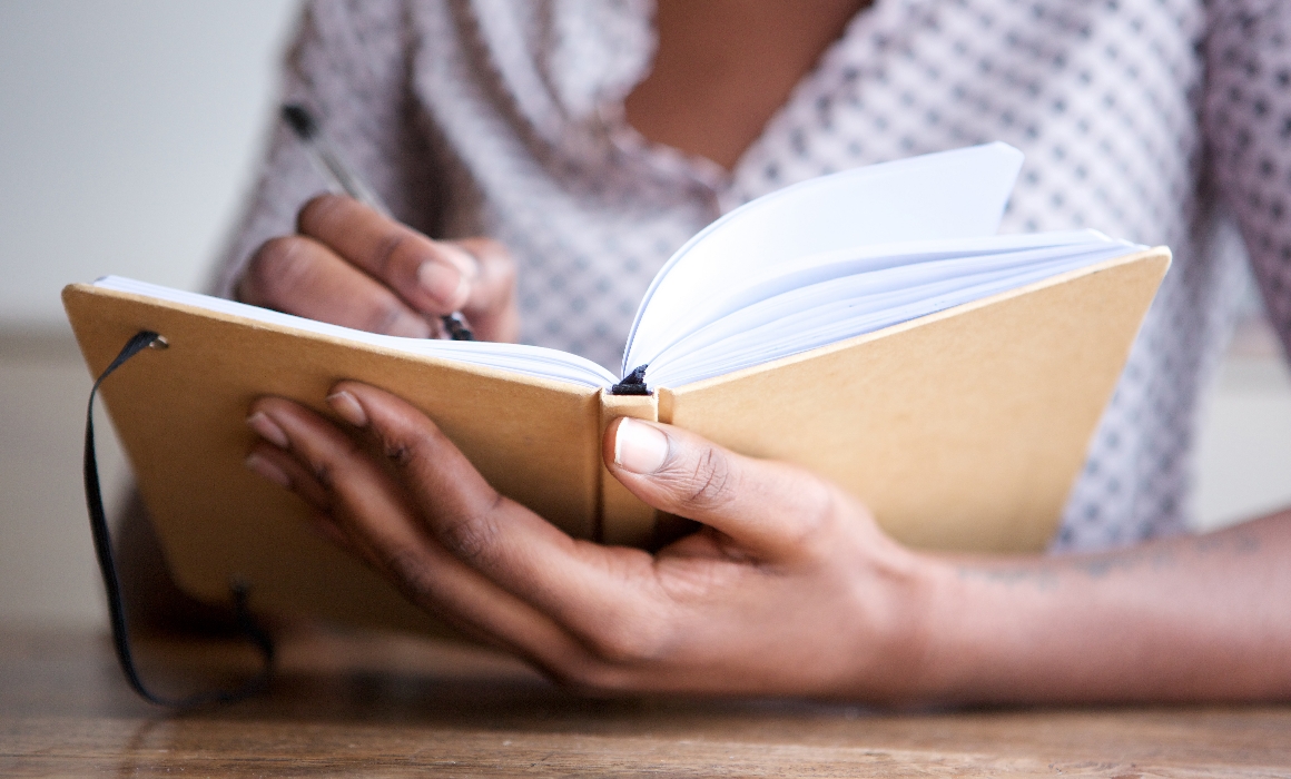 Ținerea unui jurnal poate îmbunătăți starea de bine a profesorilor
