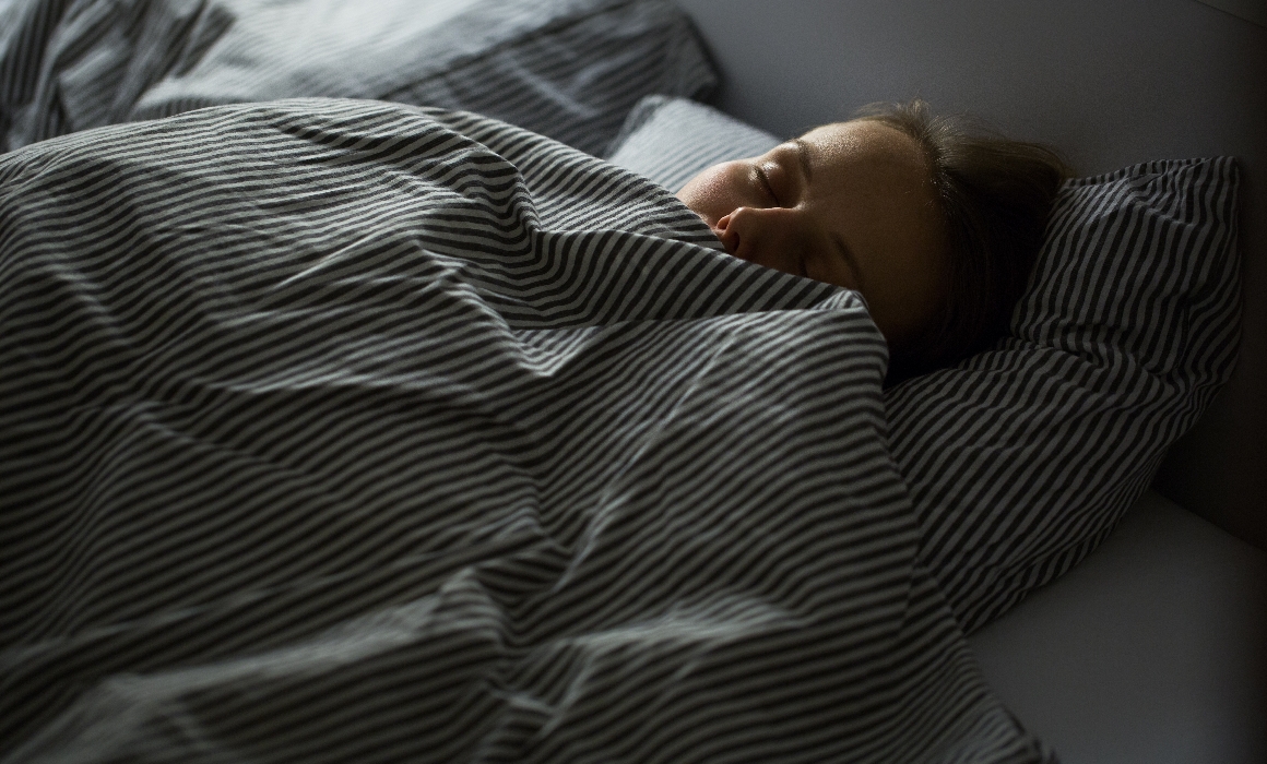 Sănătatea mintală a copiilor și adolescenților poate fi afectată de lipsa somnului și de prea mult timp petrecut în fața ecranelor înainte de culcare