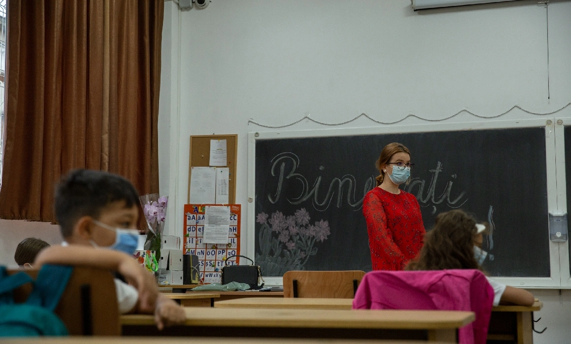 Șase cadre didactice, despre vaccinarea anti-COVID: „Profesorii sunt reflexia nivelului general al educației critice și științifice din România” Șase cadre didactice, despre vaccinarea anti-COVID: „Profesorii sunt reflexia nivelului general al educației critice și științifice din România”