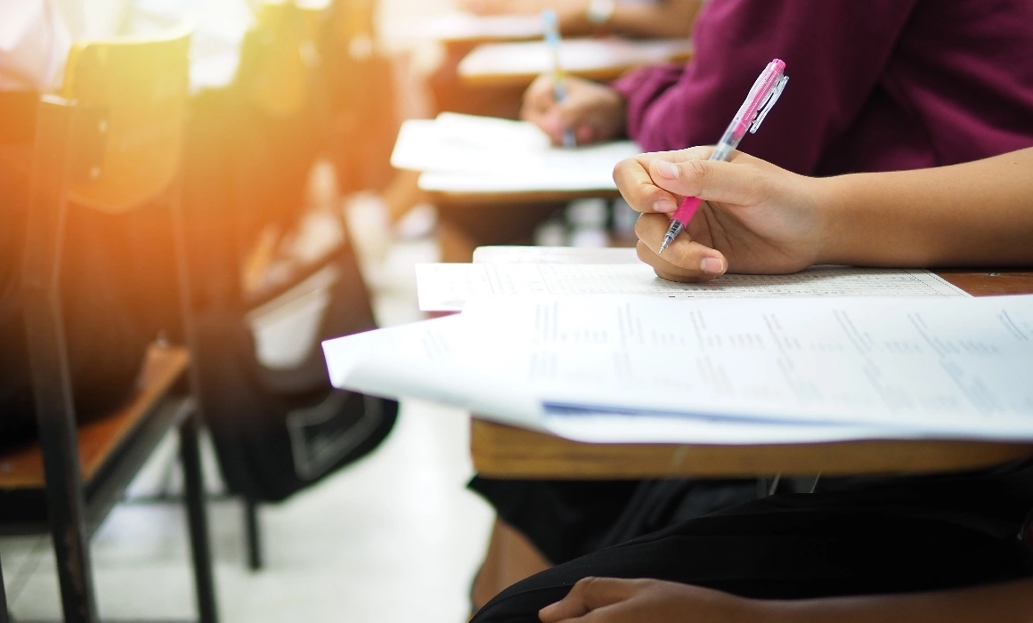 Cum arată examenul de bacalaureat în alte cinci țări europene: probe susținute pe mai mulți ani sau teste care durează șase ore Cum arată examenul de bacalaureat în alte cinci țări europene: probe susținute pe mai mulți ani sau teste care durează șase ore