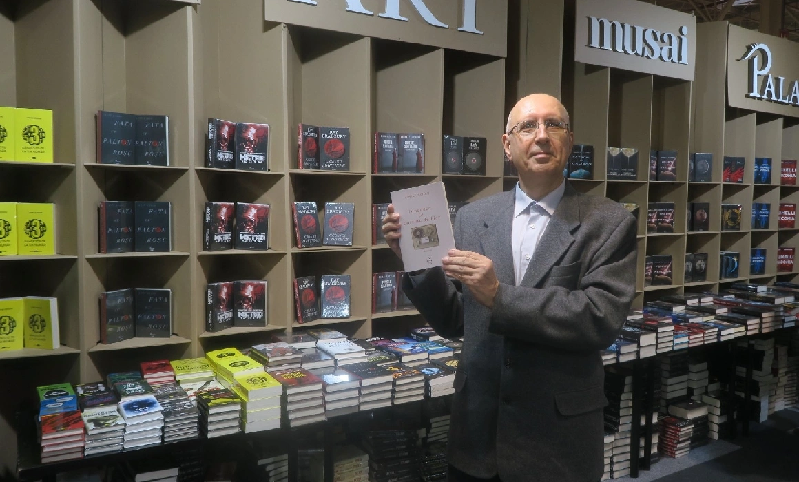 Profesorul care le-a predat elevilor Revoluția: „Numai cine a trăit într-o dictatură poate aprecia ce înseamnă să poți exprima liber ce gândești” Profesorul care le-a predat elevilor Revoluția: „Numai cine a trăit într-o dictatură poate aprecia ce înseamnă să poți exprima liber ce gândești”