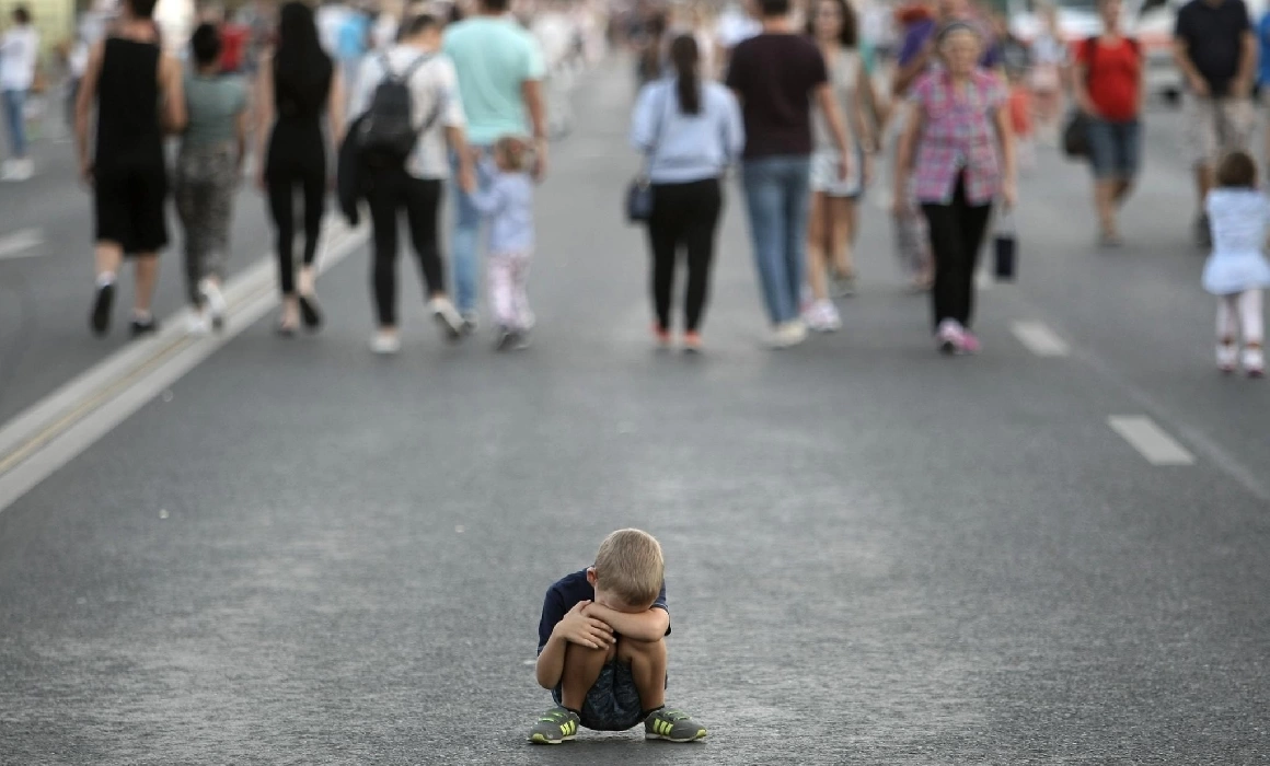 Țara lui „copiii sunt obligați să rămână tot timpul așezați”