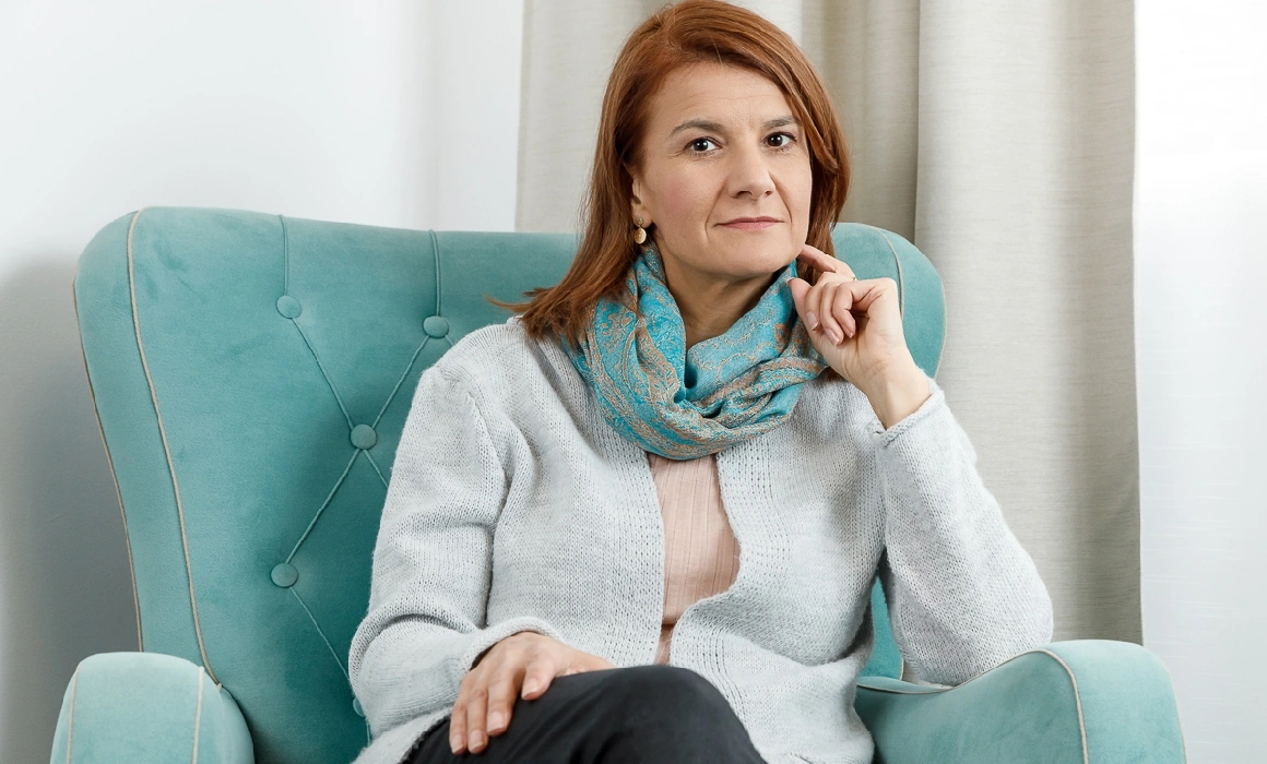 Interviu cu un psiholog specializat în tratamentul traumei, despre profesorii agresivi la clasă: „Pedepsele ajută la recunoașterea tipului de eroare, nu la transformarea persoanei” Interviu cu un psiholog specializat în tratamentul traumei, despre profesorii agresivi la clasă: „Pedepsele ajută la recunoașterea tipului de eroare, nu la transformarea persoanei”