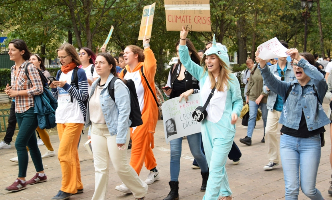 Liceeni în grevă pentru mediu Liceeni în grevă pentru mediu