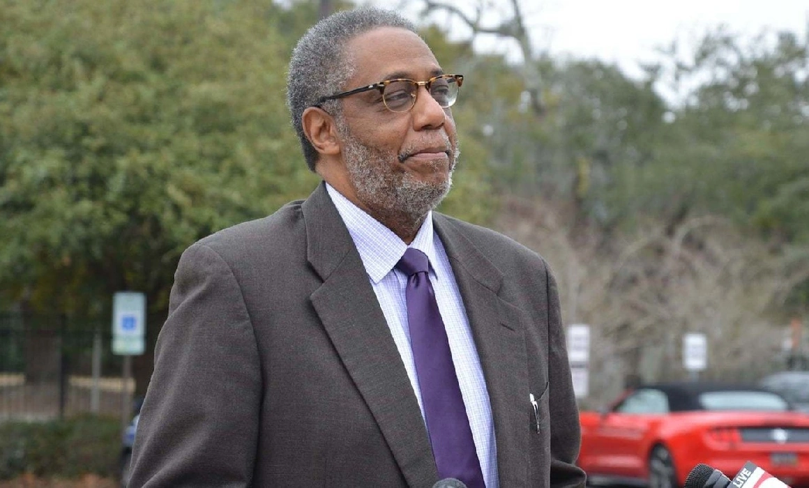 EDUCAȚIA ÎN LUME: Un director de școală american s-a angajat la supermarket ca să-și ajute elevii săraci să-și continue studiile EDUCAȚIA ÎN LUME: Un director de școală american s-a angajat la supermarket ca să-și ajute elevii săraci să-și continue studiile