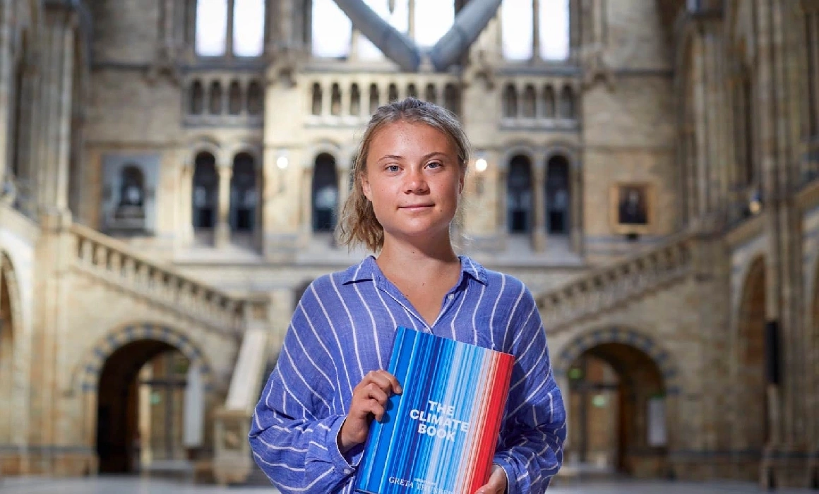 Critici și aprecieri pentru cartea activistei de mediu Greta Thunberg, la care au contribuit peste 100 de autori și specialiști: „Momentul ei ar fi fost acum 10 ani” Critici și aprecieri pentru cartea activistei de mediu Greta Thunberg, la care au contribuit peste 100 de autori și specialiști: „Momentul ei ar fi fost acum 10 ani”