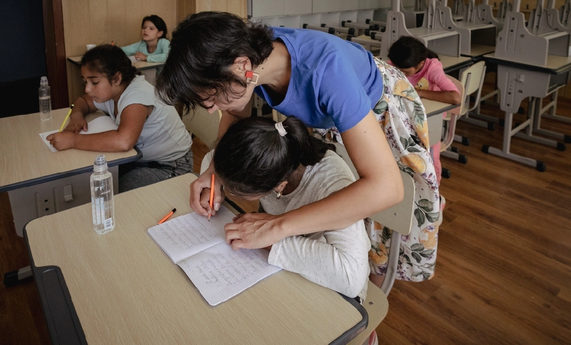 Editorial. Mitul profesorului cu buton on/off pentru dispoziție, înainte de a intra la oră Editorial. Mitul profesorului cu buton on/off pentru dispoziție, înainte de a intra la oră