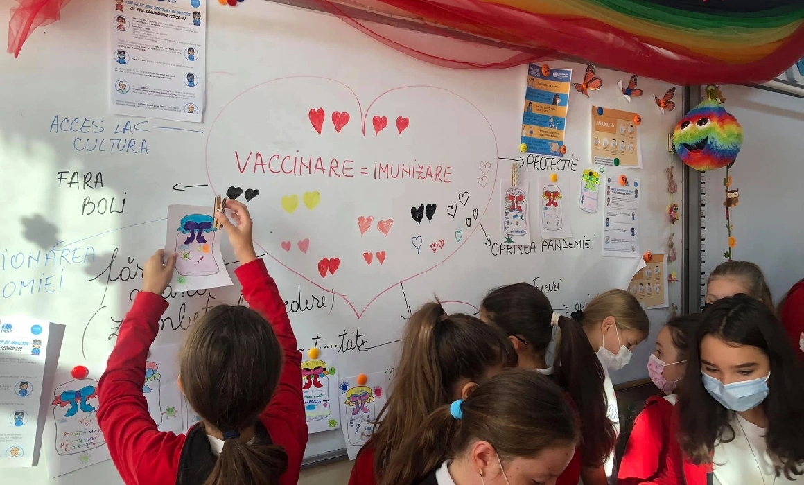 O învățătoare din Tecuci a primit jigniri și amenințări cu moartea după o lecție despre vaccinare O învățătoare din Tecuci a primit jigniri și amenințări cu moartea după o lecție despre vaccinare