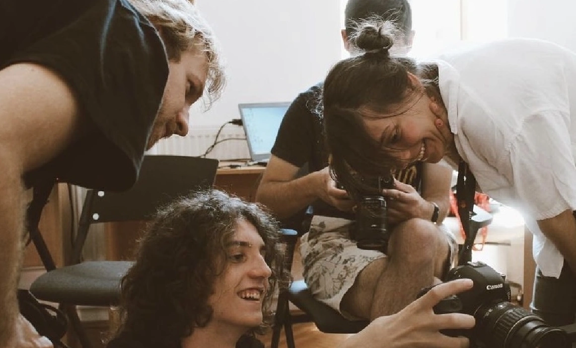 Adolescenții pasionați de film se pot înscrie la ateliere din cadrul Festivalului TIFF până pe 1 mai Adolescenții pasionați de film se pot înscrie la ateliere din cadrul Festivalului TIFF până pe 1 mai