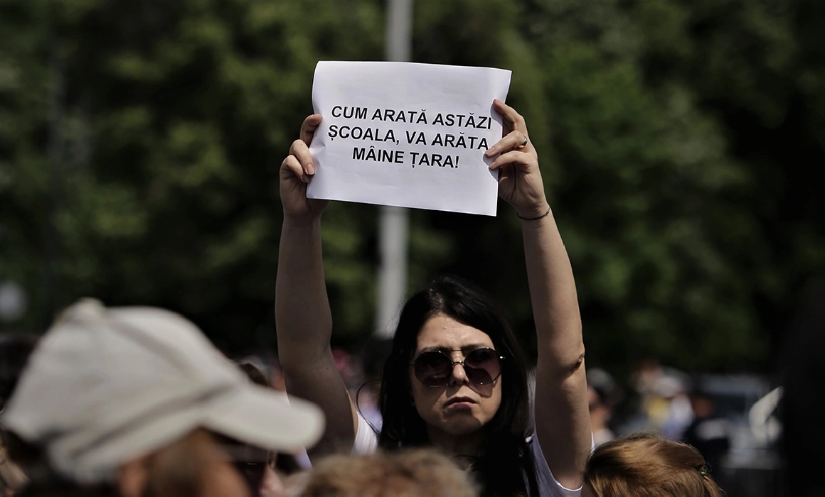 Editorial. Dragi profesori, când ne solidarizăm să reclamăm anomaliile din școli: de la meditații cu elevii de la clasă, la birocrație și incompetență? Editorial. Dragi profesori, când ne solidarizăm să reclamăm anomaliile din școli: de la meditații cu elevii de la clasă, la birocrație și incompetență?