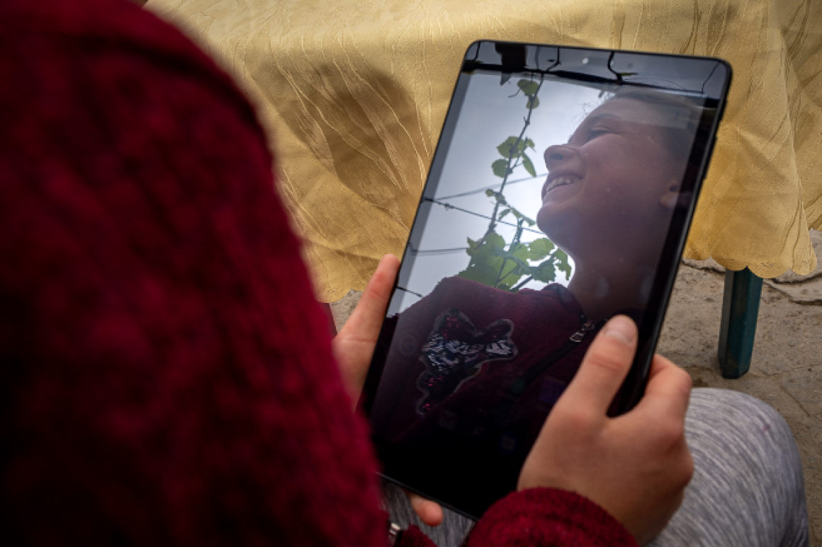 Editorial. Ministerul Educației a trimis opt statistici diferite despre elevii care nu pot învăța online. Nu i-a numărat bine, dar îi acuză că se bucură la o tabletă în plus Editorial. Ministerul Educației a trimis opt statistici diferite despre elevii care nu pot învăța online. Nu i-a numărat bine, dar îi acuză că se bucură la o tabletă în plus