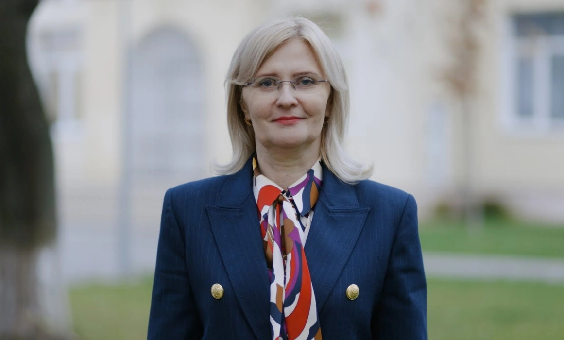 „Cum să mai aduc eu fonduri europene de miliarde, când anul trecut am avut un salariu de vânzător?” Revolta unui director de școală demisionar „Cum să mai aduc eu fonduri europene de miliarde, când anul trecut am avut un salariu de vânzător?” Revolta unui director de școală demisionar