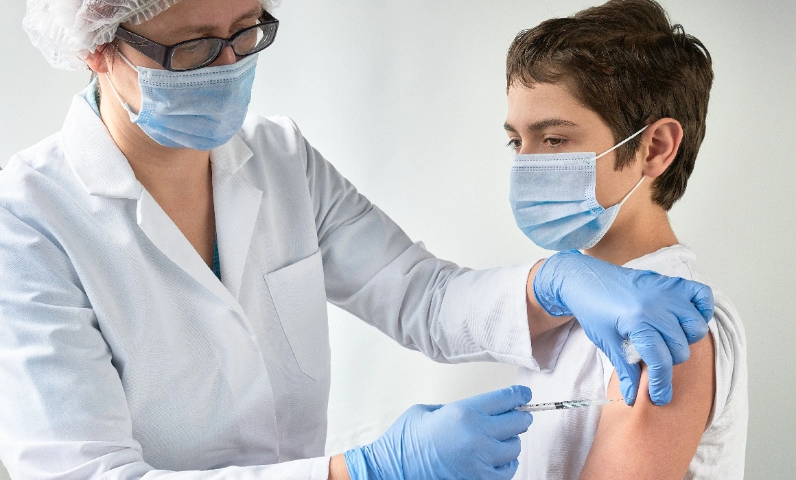 Educația în lume. Franța va deschide peste 6 mii de centre de vaccinare aproape de școli Educația în lume. Franța va deschide peste 6 mii de centre de vaccinare aproape de școli