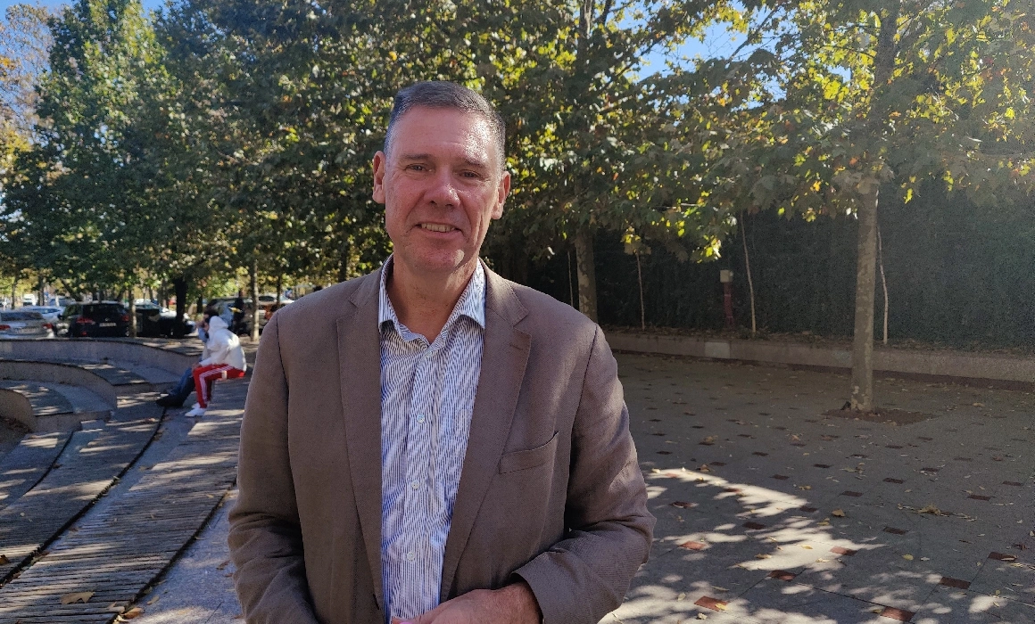 Ce se întâmplă când pui o bucată de lemn și un fierăstrău mic în mâinile unui copil? Sculptorul britanic care promovează lucrul manual în grădinițe Ce se întâmplă când pui o bucată de lemn și un fierăstrău mic în mâinile unui copil? Sculptorul britanic care promovează lucrul manual în grădinițe