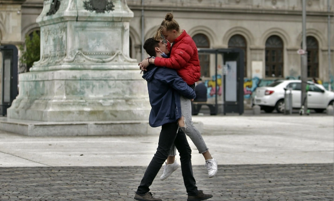 „Nu îmi mai recunosc copilul!”. Relațiile romantice la adolescență „Nu îmi mai recunosc copilul!”. Relațiile romantice la adolescență