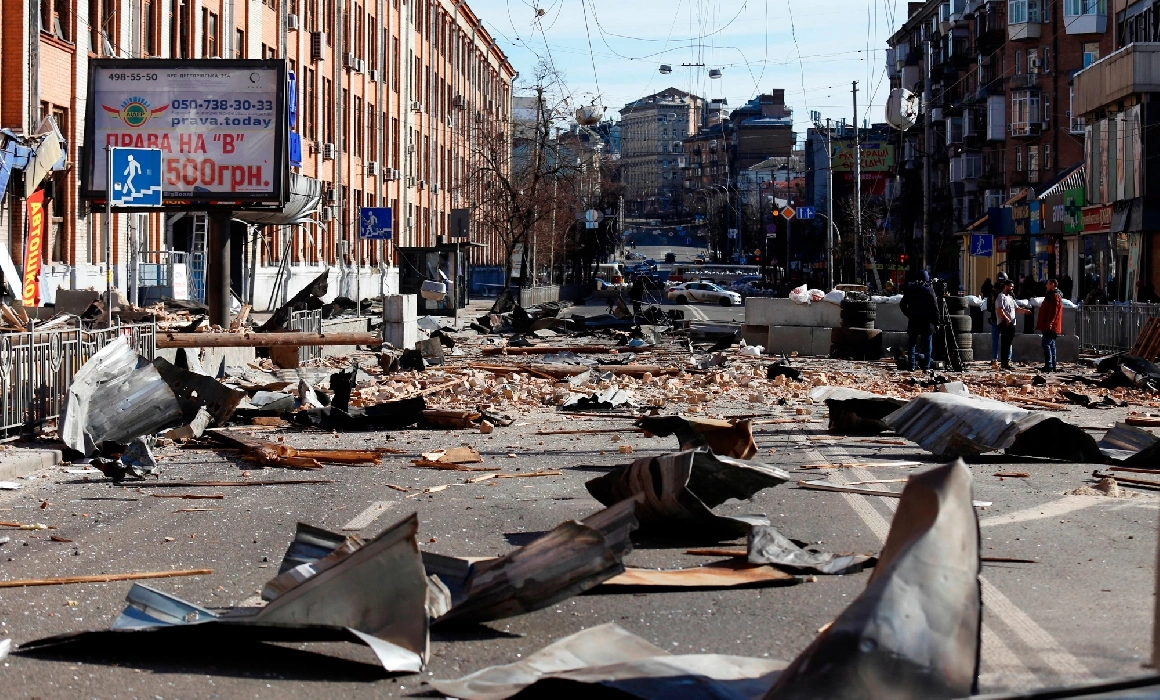 Doi profesori ucraineni vorbesc despre viața lor după un an de război: „Lecția acestui an e simplă: trebuie să învingi, zi de zi, atât acasă, cât și la locul de muncă” Doi profesori ucraineni vorbesc despre viața lor după un an de război: „Lecția acestui an e simplă: trebuie să învingi, zi de zi, atât acasă, cât și la locul de muncă”