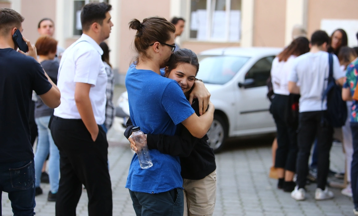 Rezultate finale la Bacalaureat 2022: 30% dintre absolvenți au avut nota scăzută după contestații. Un elev a avut nota schimbată din 2.80 în 9.80 Rezultate finale la Bacalaureat 2022: 30% dintre absolvenți au avut nota scăzută după contestații. Un elev a avut nota schimbată din 2.80 în 9.80