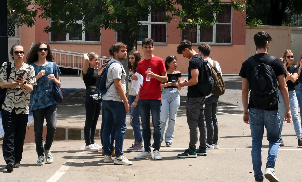 ANALIZĂ. Elevii care au susținut Bacul în 2023 au avut 15 miniștri ai educației în 12 ani de școală. „Stabilitatea este o condiție necesară pentru învățare” ANALIZĂ. Elevii care au susținut Bacul în 2023 au avut 15 miniștri ai educației în 12 ani de școală. „Stabilitatea este o condiție necesară pentru învățare”