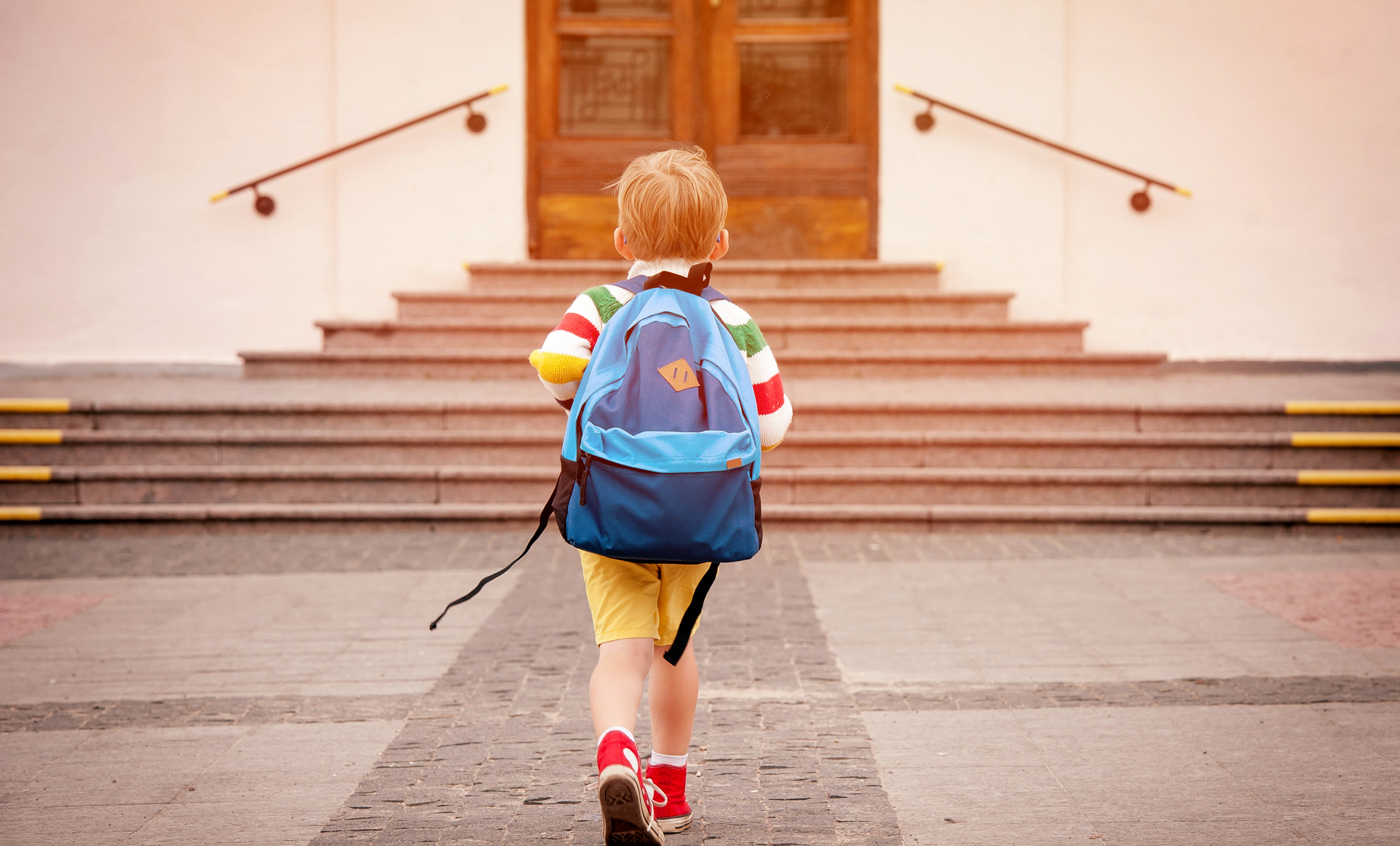 „Nimeni nu începe școala fără ce îi trebuie”. Back to school în alte țări din Europa