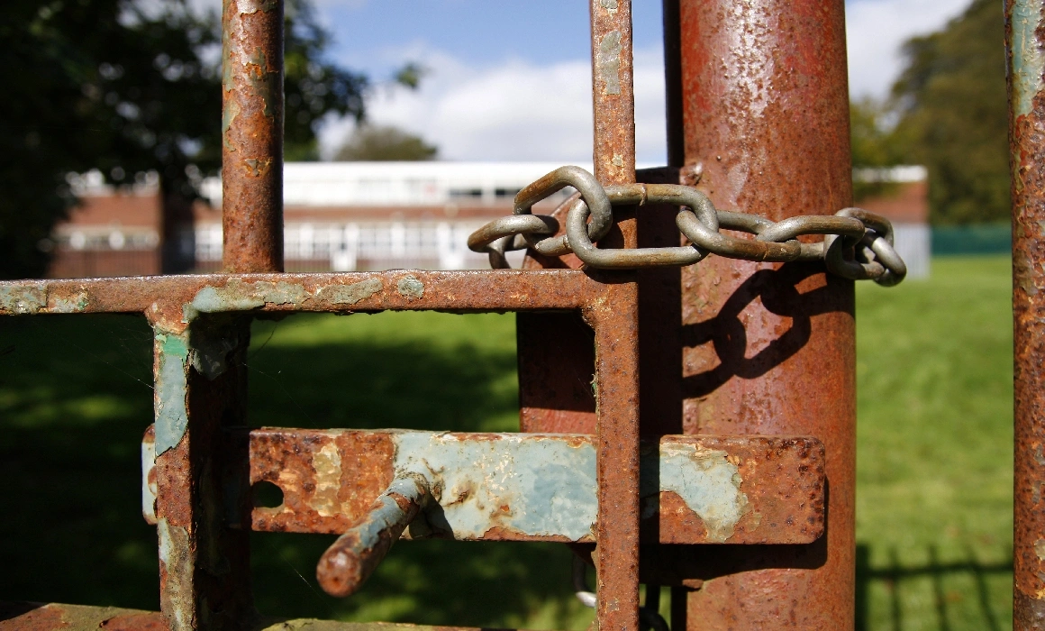 Deschidem poarta școlilor? Deschidem poarta școlilor?