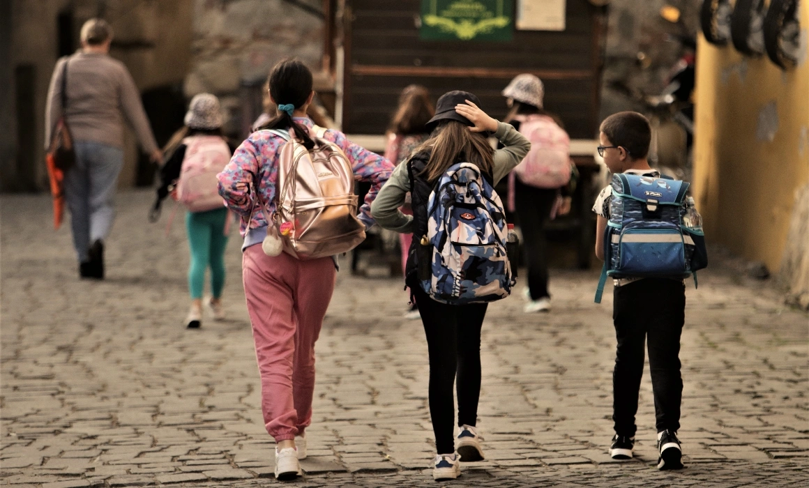 „Prea mulți profesori plictisiți”. Programa școlară, modul de predare sau atitudinea cadrelor didactice sunt lucrurile care nu le plac elevilor la școală „Prea mulți profesori plictisiți”. Programa școlară, modul de predare sau atitudinea cadrelor didactice sunt lucrurile care nu le plac elevilor la școală