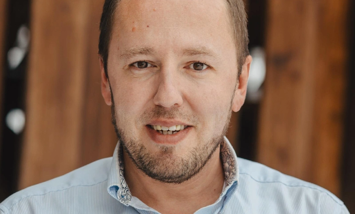 Radu Szekely, despre propunerile de planuri-cadru pentru liceu: „Nu reflectă societatea în care trăim“. Expertul în educație este propunerea USR-PLUS pentru funcția de secretar de stat Radu Szekely, despre propunerile de planuri-cadru pentru liceu: „Nu reflectă societatea în care trăim“. Expertul în educație este propunerea USR-PLUS pentru funcția de secretar de stat