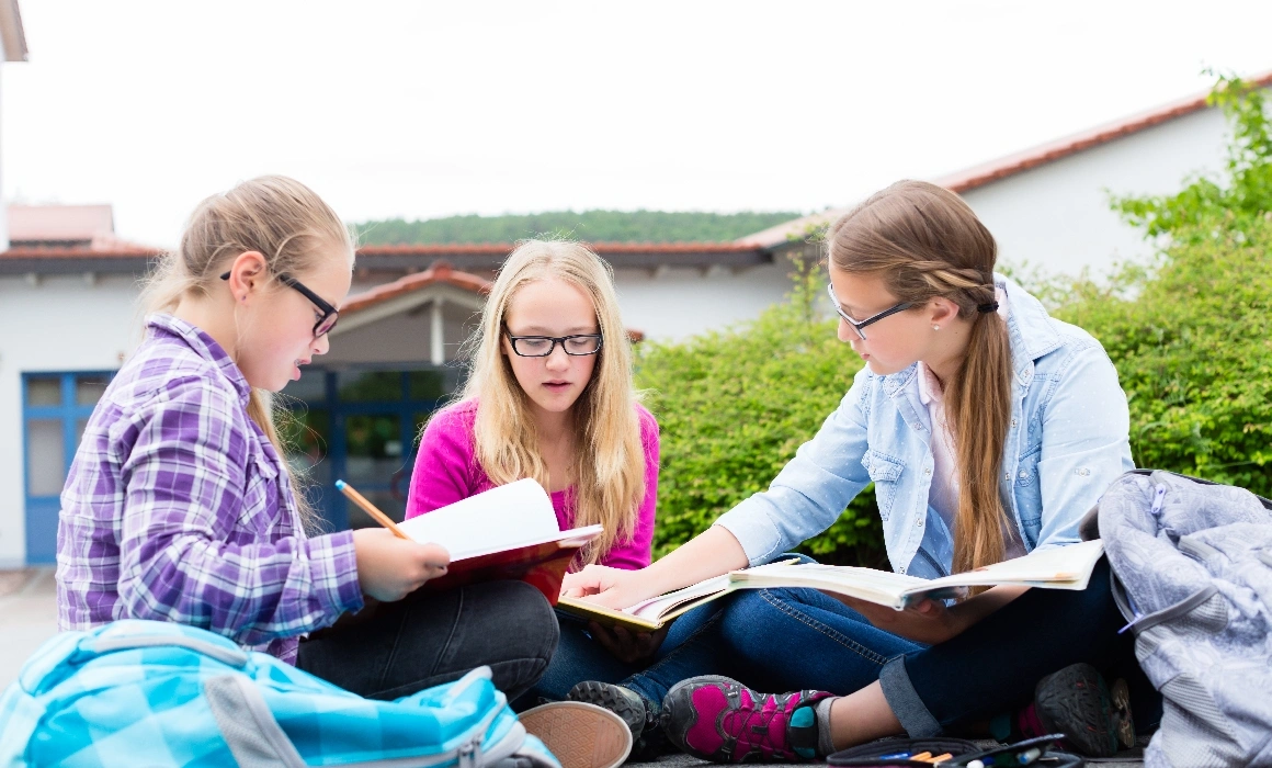 Editorial. Ce înseamnă „slow education” și cum îi poate ajuta pe copii? Un curent împotriva „mcdonaldizării” educației Editorial. Ce înseamnă „slow education” și cum îi poate ajuta pe copii? Un curent împotriva „mcdonaldizării” educației